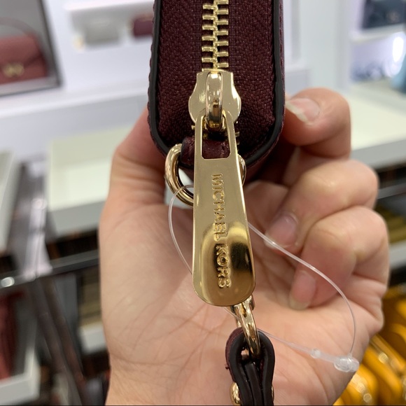 Michael Kors Jet Set Travel Wristlet - Picture 5 of 6